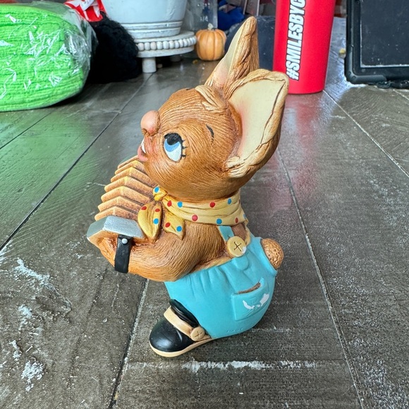VINTAGE PENDELFIN Shanty Rabbit Playing Accordion Figurine - Picture 4 of 9